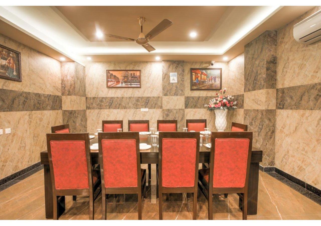 그레이터 노이다 Kusum House B&B 외부 사진