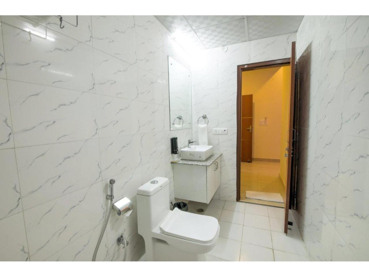 그레이터 노이다 Kusum House B&B 외부 사진