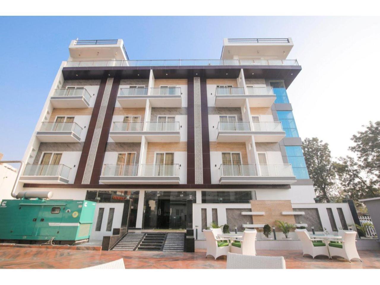 그레이터 노이다 Kusum House B&B 외부 사진